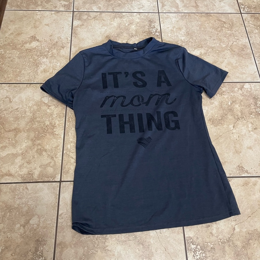 👻🎃CLEARANCE🎃👻 Mom T-shirt